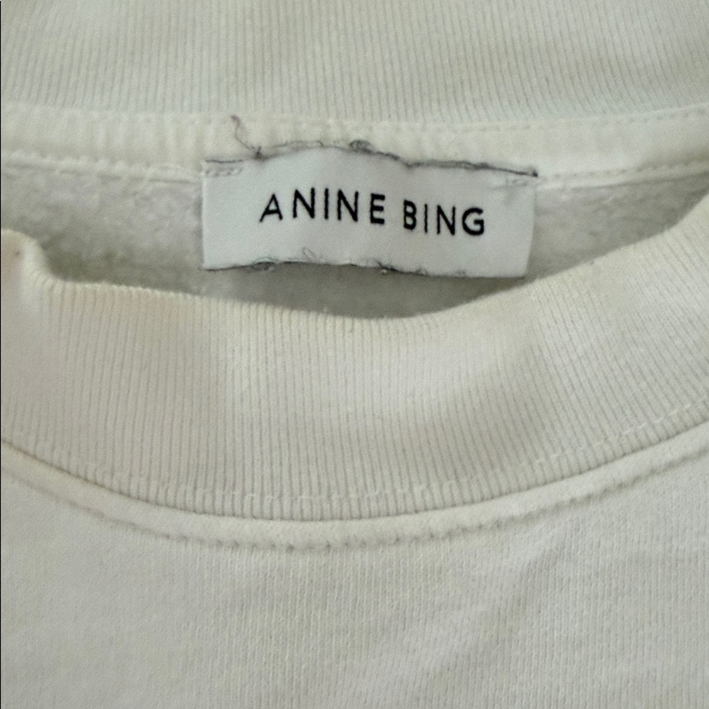 White crew neck - Picture 3 of 7